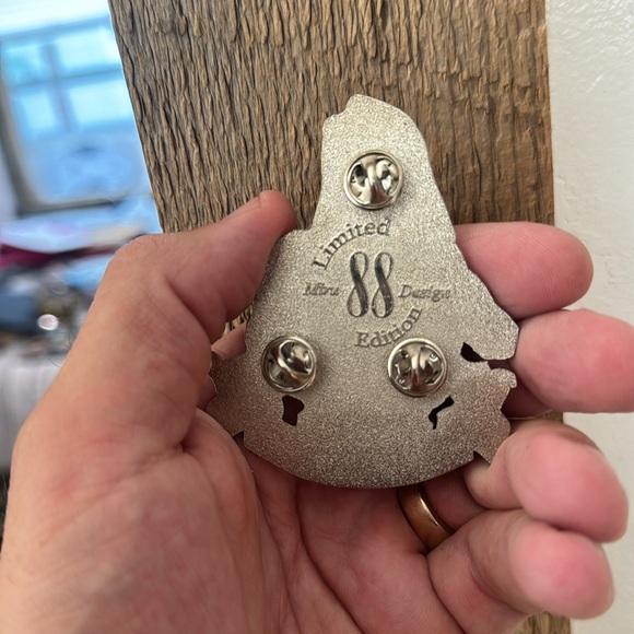 Jessica Rabbit “Once Upon a Dream” LE 88 Fantasy Jumbo pin - Picture 5 of 6